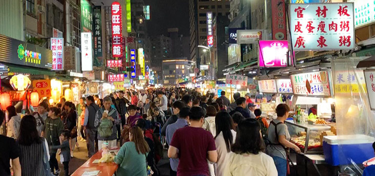 台湾 高雄 - 六合夜市で食べ歩き！水餃子 小龍包 胡椒餅 タピオカなどB級グルメを味わってきました